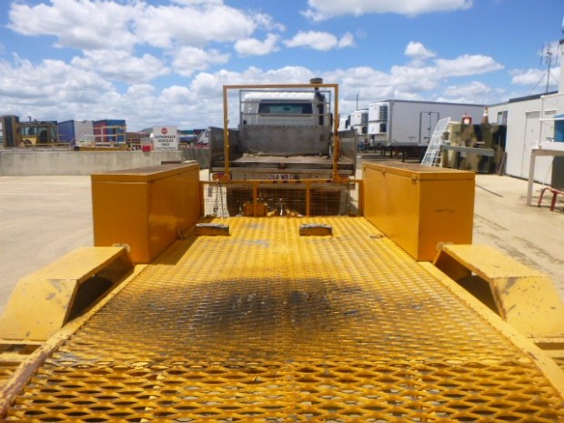 1993 CUSTOM TAG/PLANT (WITH RAMPS) BCC MACHINERY PIG TRAILER