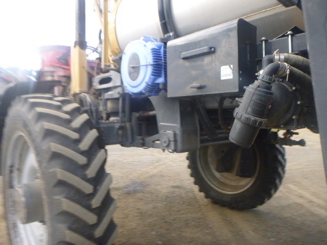 2014 ROGATOR RG900 SPRAYER BOOM SPRAY