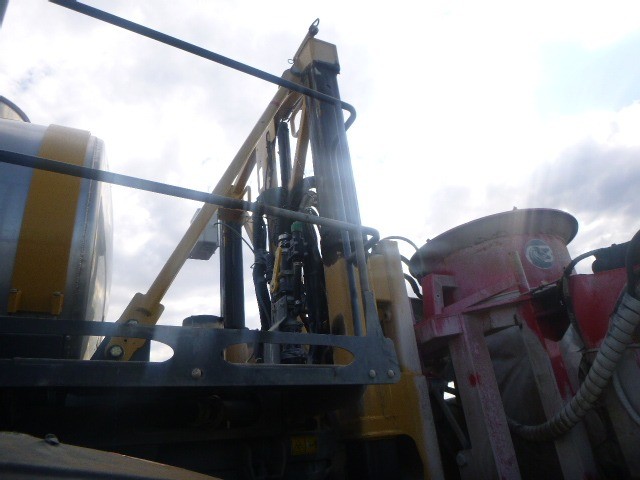 2014 ROGATOR RG900 SPRAYER BOOM SPRAY