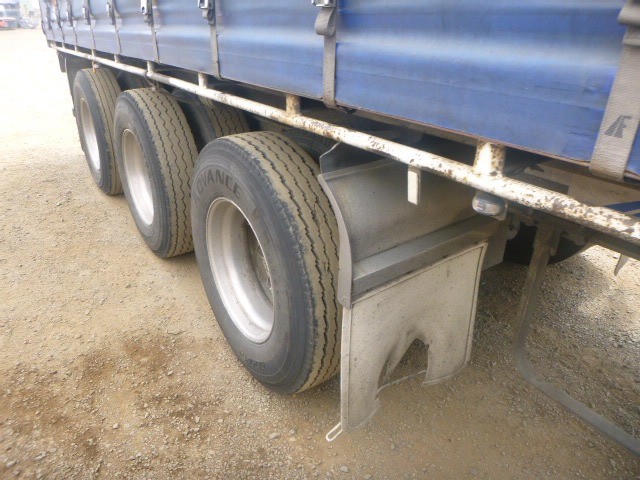 1998 FREIGHTER CURTAINSIDER SEMI TRAILER