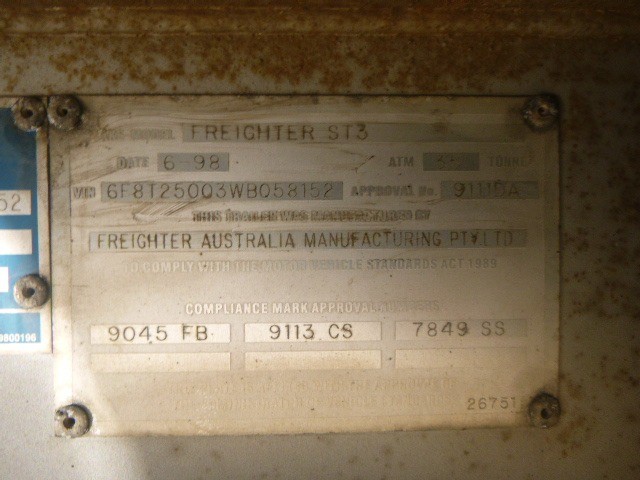 1998 FREIGHTER CURTAINSIDER SEMI TRAILER