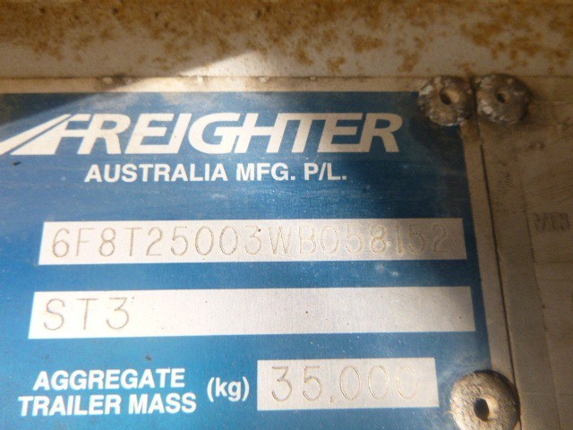 1998 FREIGHTER CURTAINSIDER SEMI TRAILER