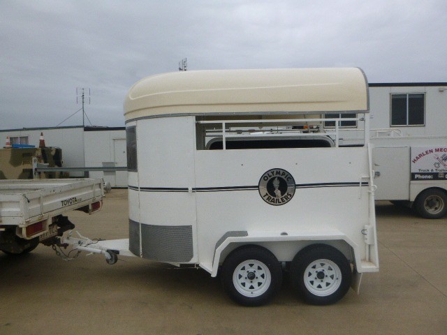 2006 OLYMPIC HORSE FLOAT TRAILER