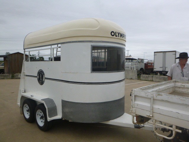 2006 OLYMPIC HORSE FLOAT TRAILER