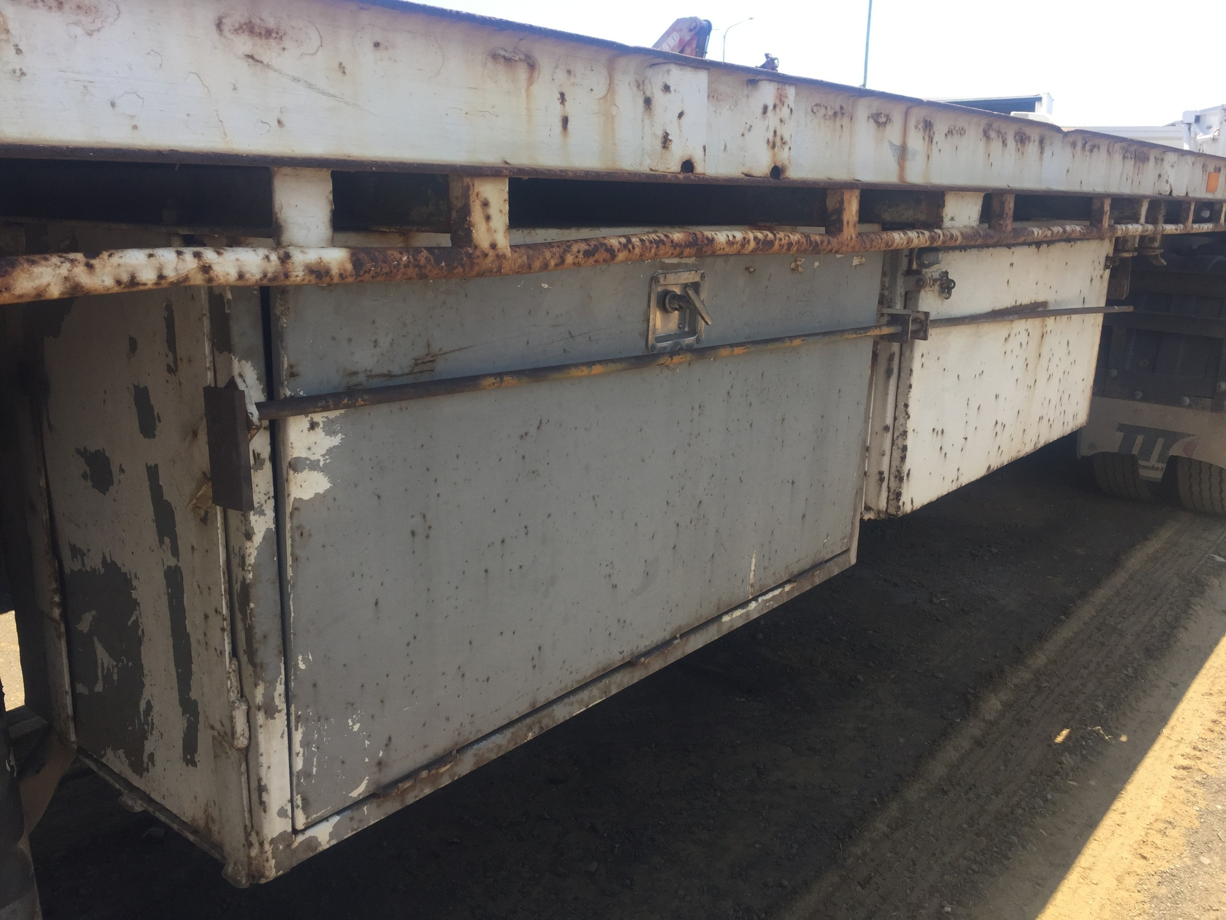 1986 KRUEGER SEMI FLAT TOP TRAILER