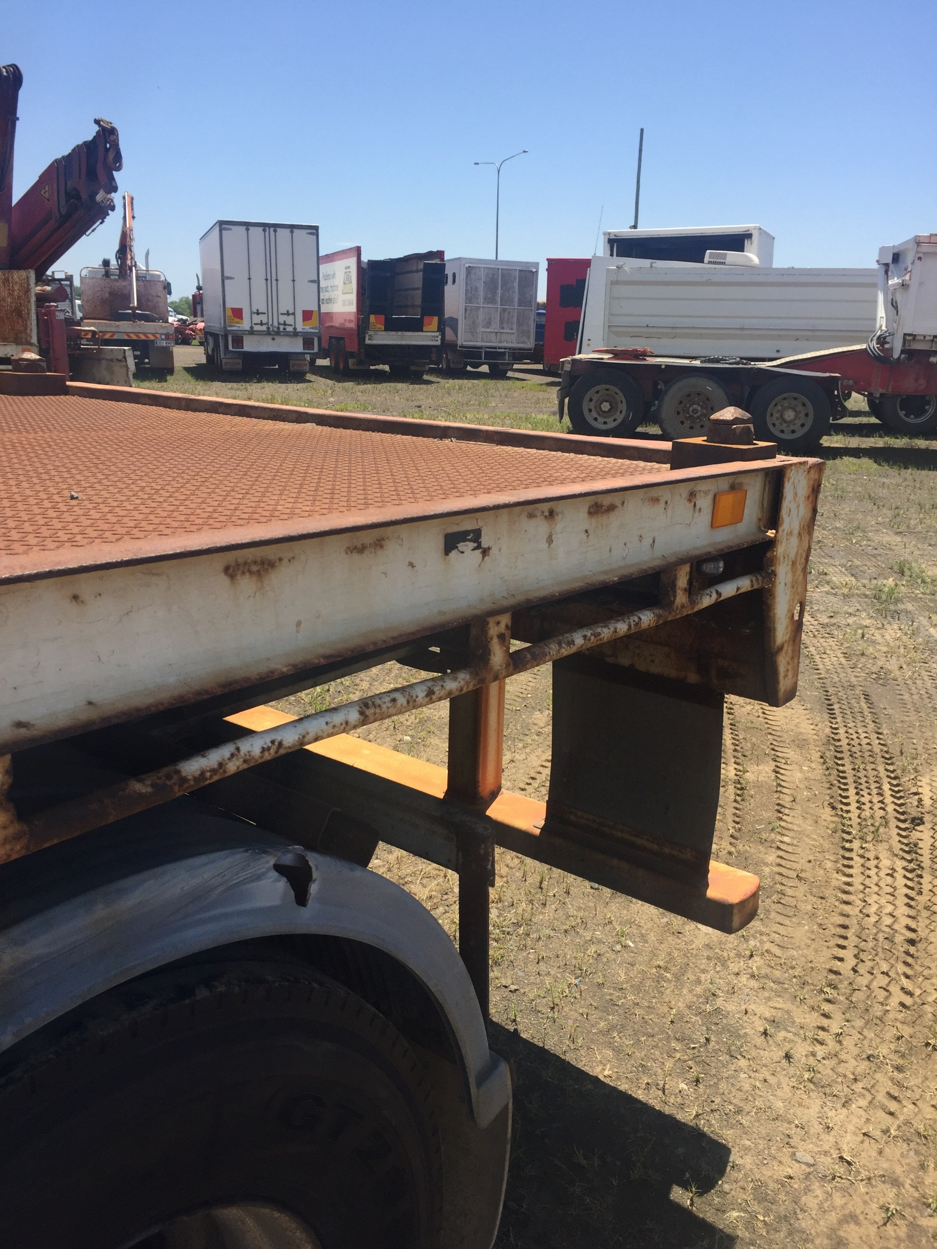 1986 KRUEGER SEMI FLAT TOP TRAILER