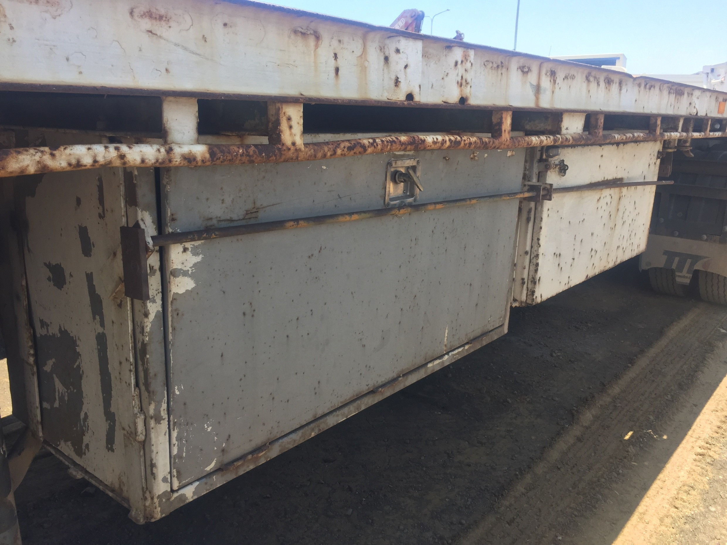 1986 KRUEGER SEMI FLAT TOP TRAILER