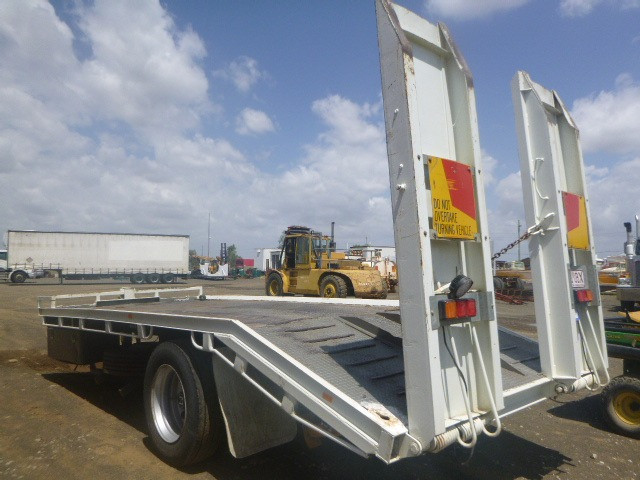 1984 CUSTOM TAG/PLANT (WITH RAMPS) TRAILER