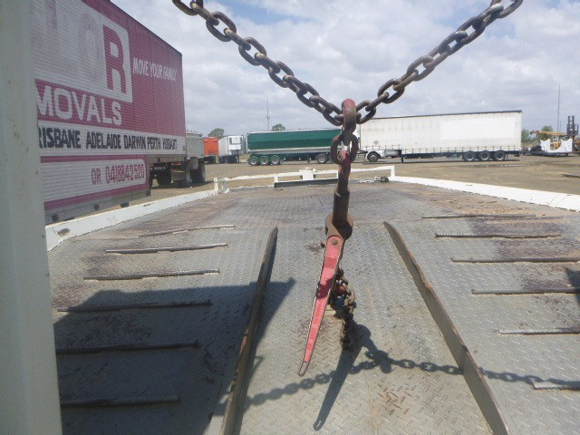 1984 CUSTOM TAG/PLANT (WITH RAMPS) TRAILER