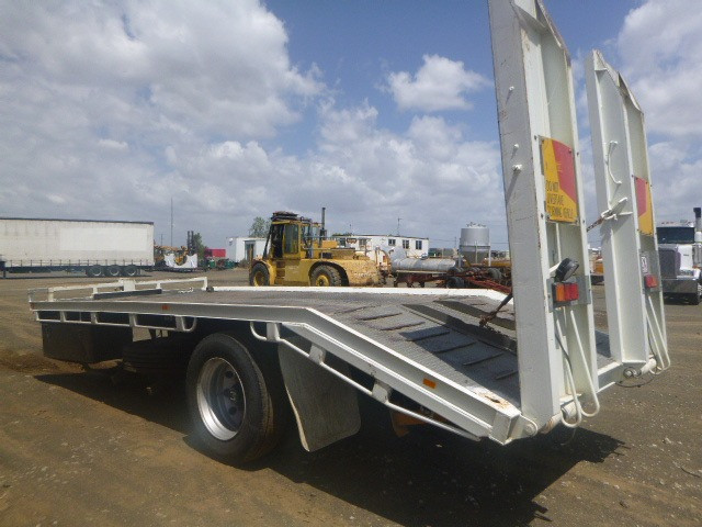 1984 CUSTOM TAG/PLANT (WITH RAMPS) TRAILER