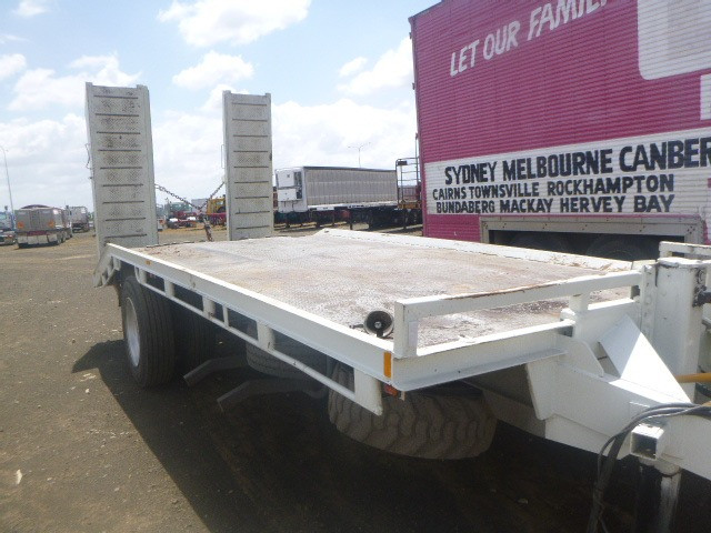 1984 CUSTOM TAG/PLANT (WITH RAMPS) TRAILER