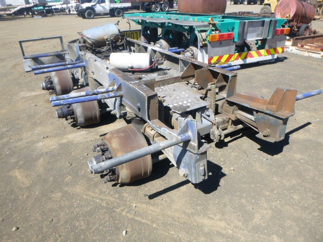 CUSTOM PARTS TRAILER TRI-AXLE SUSPENSION