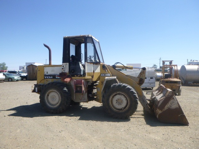 TCM 830 SERIES LOADER