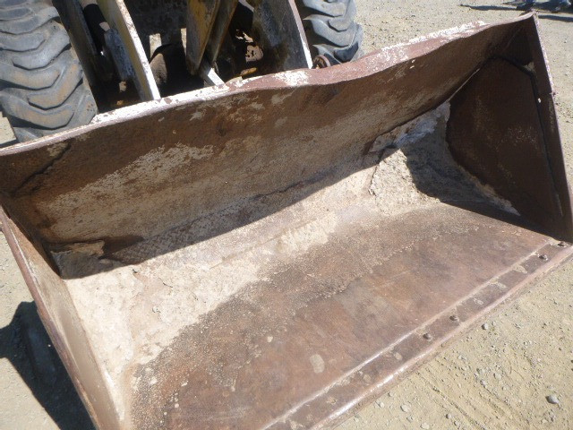 TCM 830 SERIES LOADER