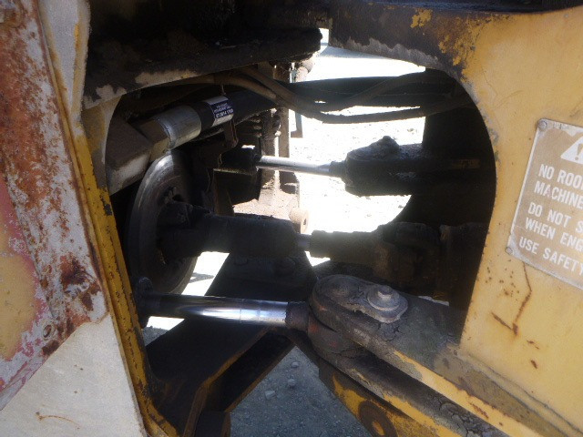 TCM 830 SERIES LOADER