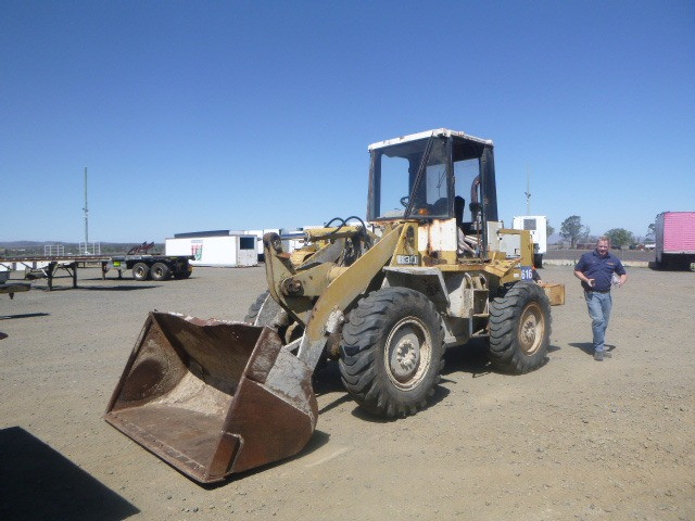 TCM 830 SERIES LOADER