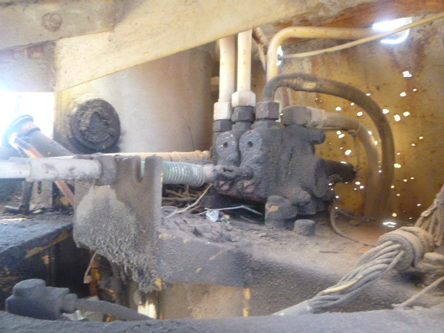 TCM 830 SERIES LOADER