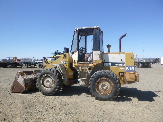TCM 830 SERIES LOADER