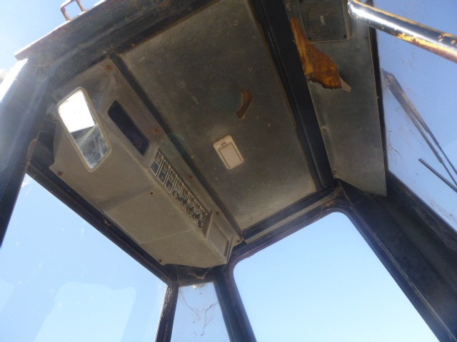 TCM 830 SERIES LOADER