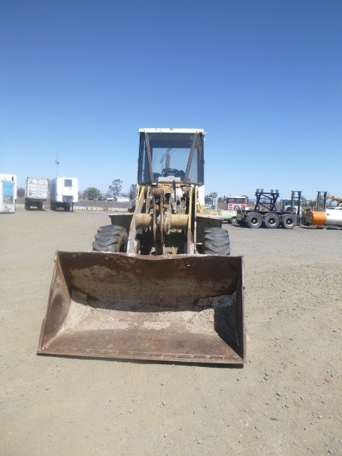 TCM 830 SERIES LOADER
