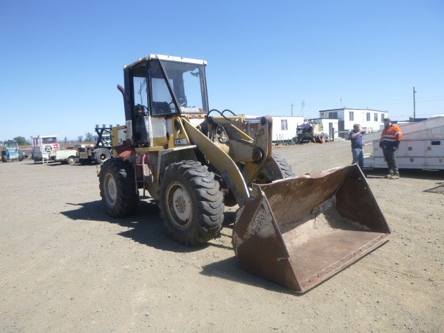 TCM 830 SERIES LOADER