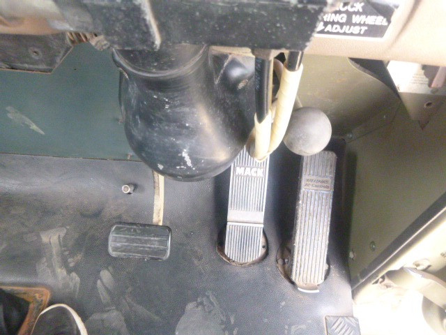 1982 MACK R 6X6 CARGO TRUCK MACK R 6X6 CARGO TRUCK TRUCK TRAY