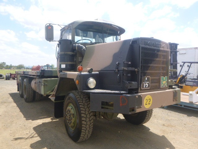 1982 MACK R 6X6 CARGO TRUCK MACK R 6X6 CARGO TRUCK TRUCK TRAY