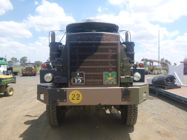 1982 MACK R 6X6 CARGO TRUCK MACK R 6X6 CARGO TRUCK TRUCK TRAY