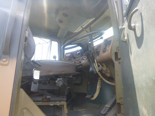 1982 MACK R 6X6 CARGO TRUCK MACK R 6X6 CARGO TRUCK TRUCK TRAY