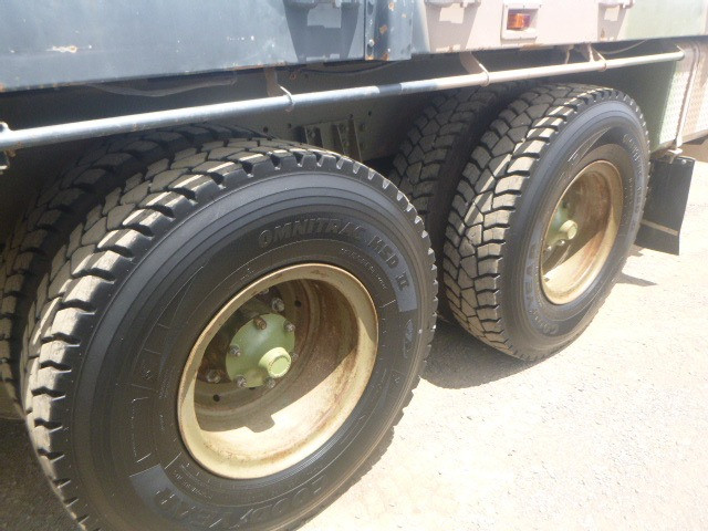 1982 MACK R 6X6 CARGO TRUCK MACK R 6X6 CARGO TRUCK TRUCK TRAY