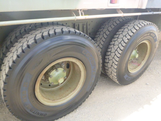 1982 MACK R 6X6 CARGO TRUCK MACK R 6X6 CARGO TRUCK TRUCK TRAY