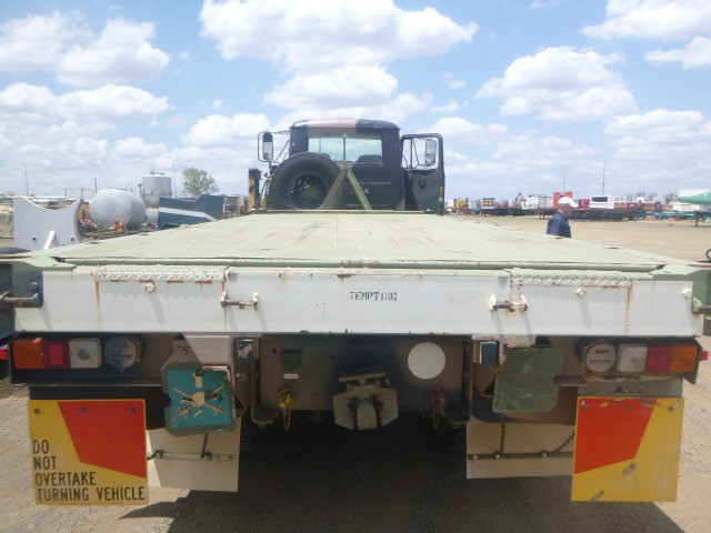 1982 MACK R 6X6 CARGO TRUCK MACK R 6X6 CARGO TRUCK TRUCK TRAY
