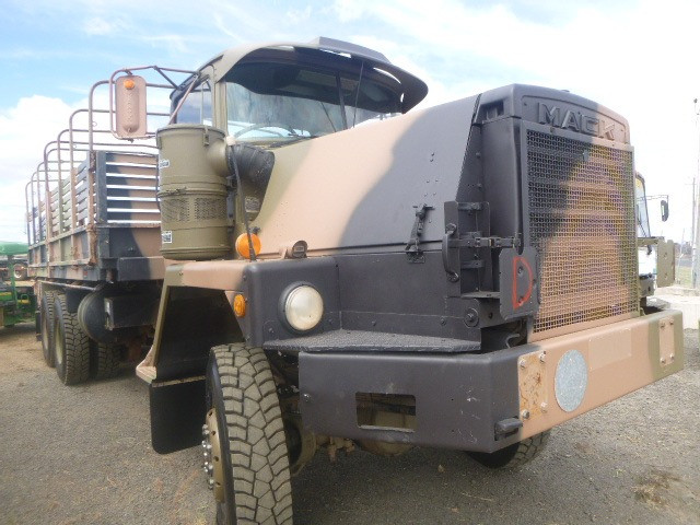 1982 MACK R 6X6 ARMY CARGO TRUCK