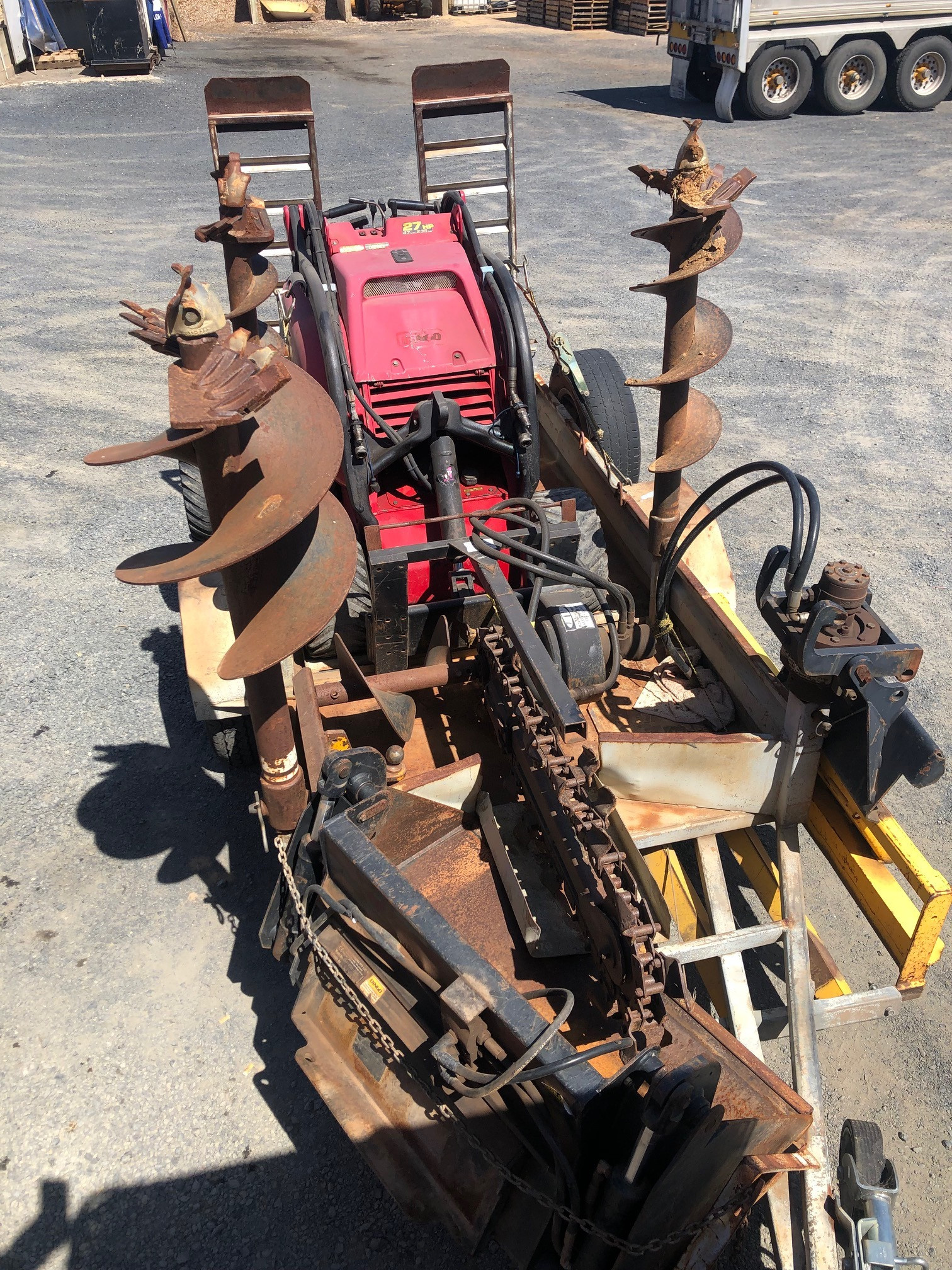 DINGO K9 LOADER SKID STEER