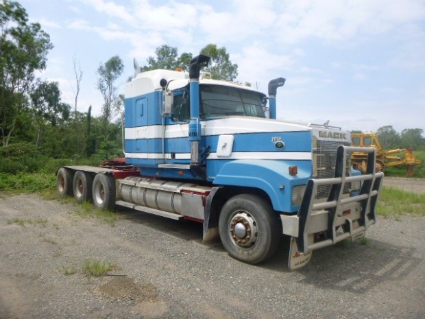 2004 MACK CHR TRI DRIVE 200T RATED MANUAL PRIMEMOVER