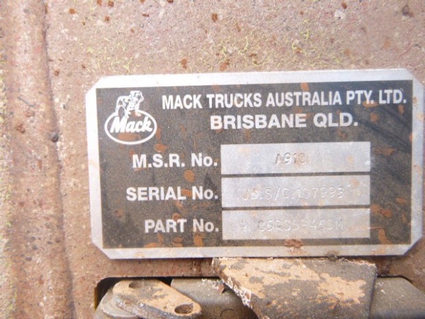 2004 MACK CHR TRI DRIVE 200T RATED MANUAL PRIMEMOVER