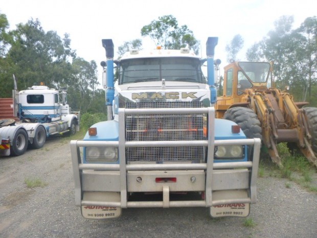 2004 MACK CHR TRI DRIVE 200T RATED MANUAL PRIMEMOVER