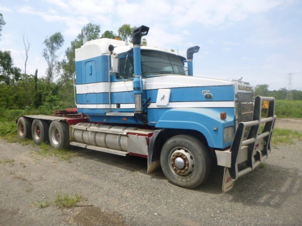 2004 MACK CHR TRI DRIVE 200T RATED MANUAL PRIMEMOVER