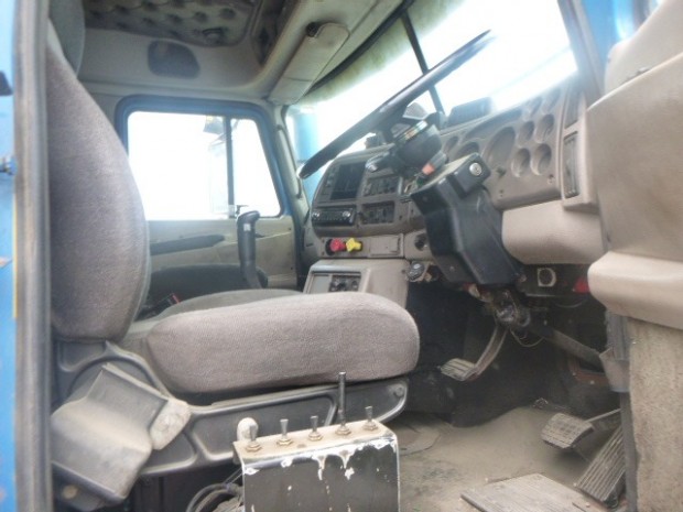 2004 MACK CHR TRI DRIVE 200T RATED MANUAL PRIMEMOVER