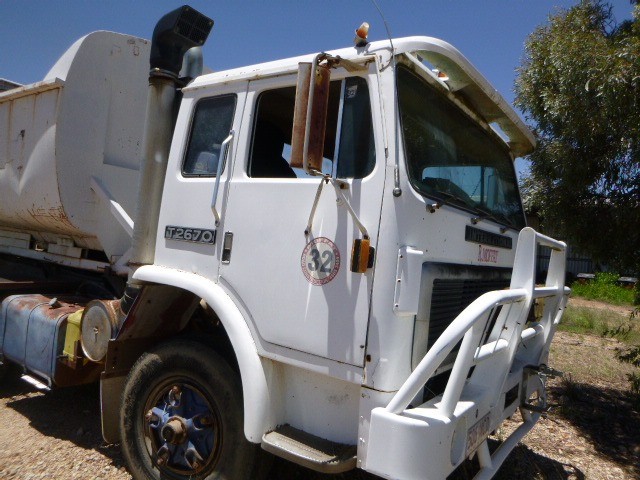 INTERNATIONAL ACCO T2670 HOOKLIFT/BI FOLD TRUCK
