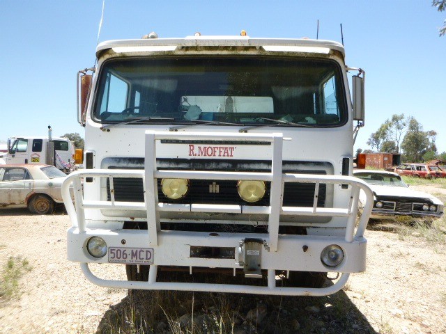 INTERNATIONAL ACCO T2670 HOOKLIFT/BI FOLD TRUCK