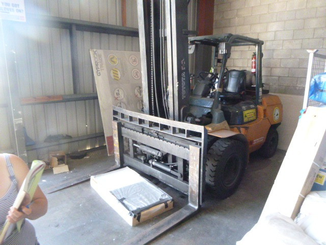 2000 TOYOTA FDT25 FORKLIFT