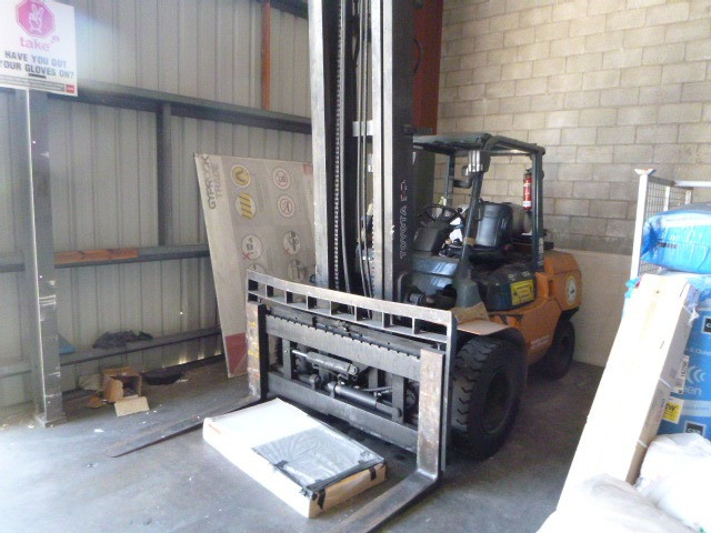 2000 TOYOTA FDT25 FORKLIFT