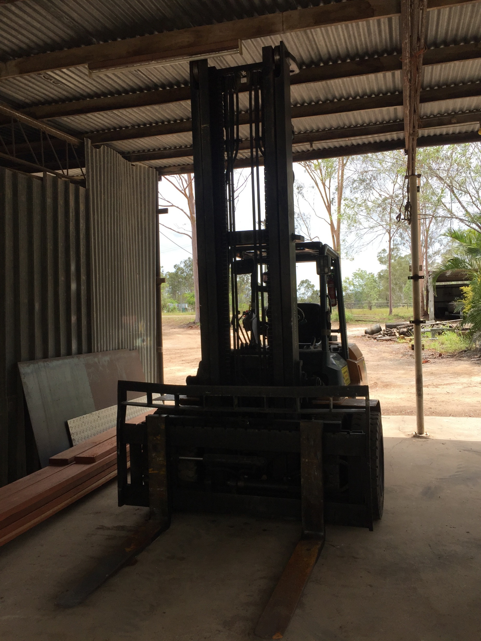 2000 TOYOTA FDT25 FORKLIFT