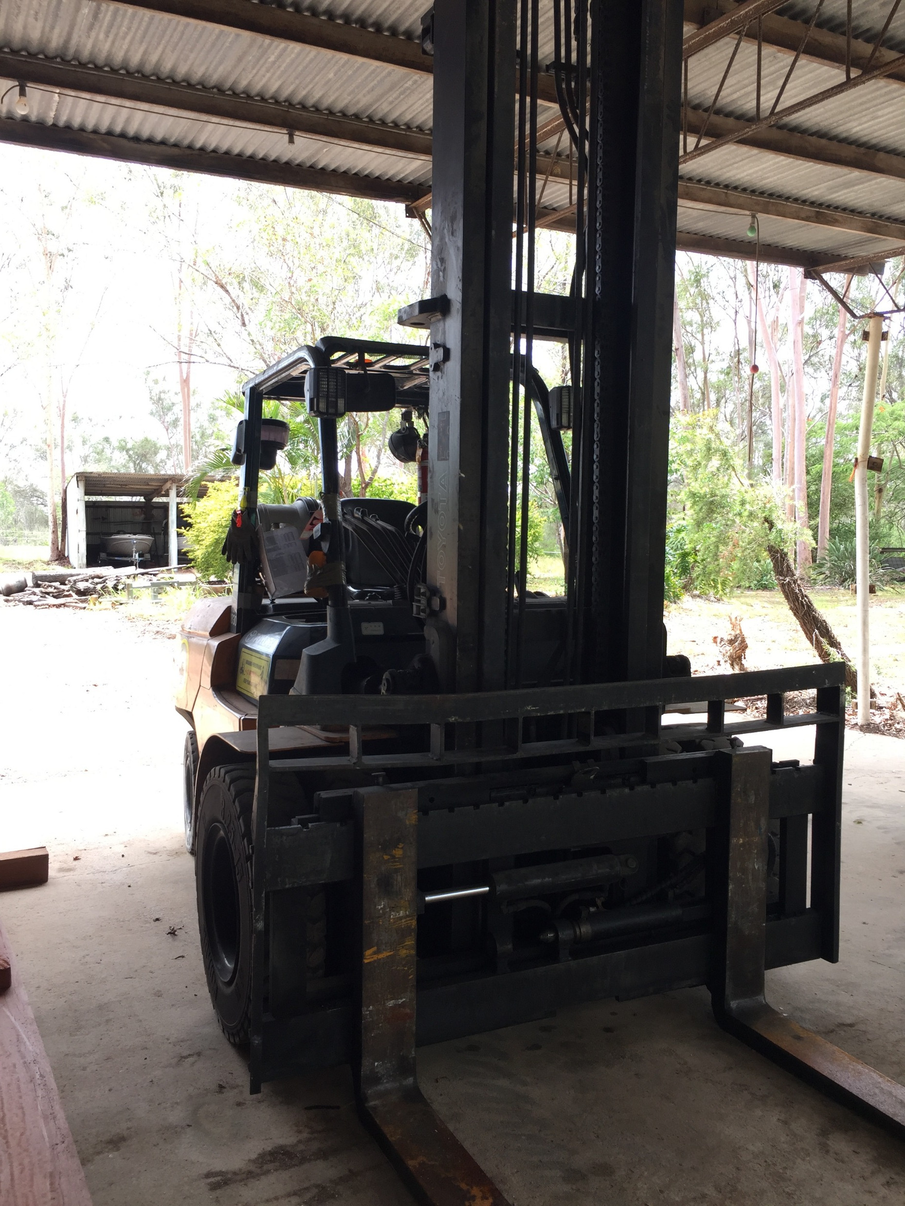 2000 TOYOTA FDT25 FORKLIFT
