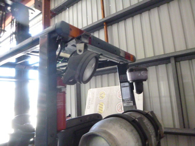 2000 TOYOTA FDT25 FORKLIFT