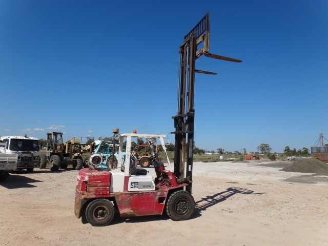 1988 KOMATSU FG45 LPG / PETROL COUNTERBALANCE FORKLIFT