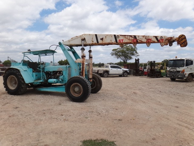 CHAMBERLAIN TC36 SERIES CRANE TRACTOR 2WD