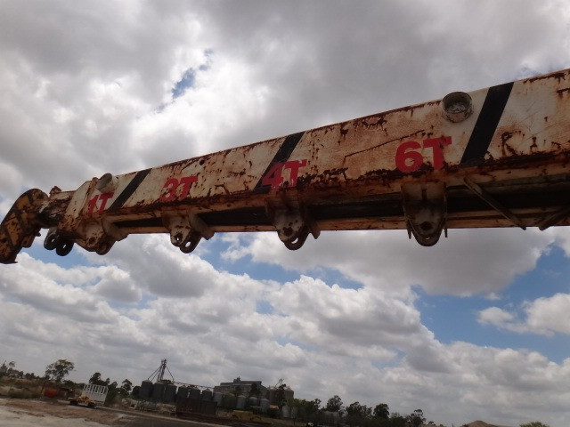 CHAMBERLAIN TC36 SERIES CRANE TRACTOR 2WD