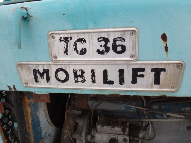 CHAMBERLAIN TC36 SERIES CRANE TRACTOR 2WD
